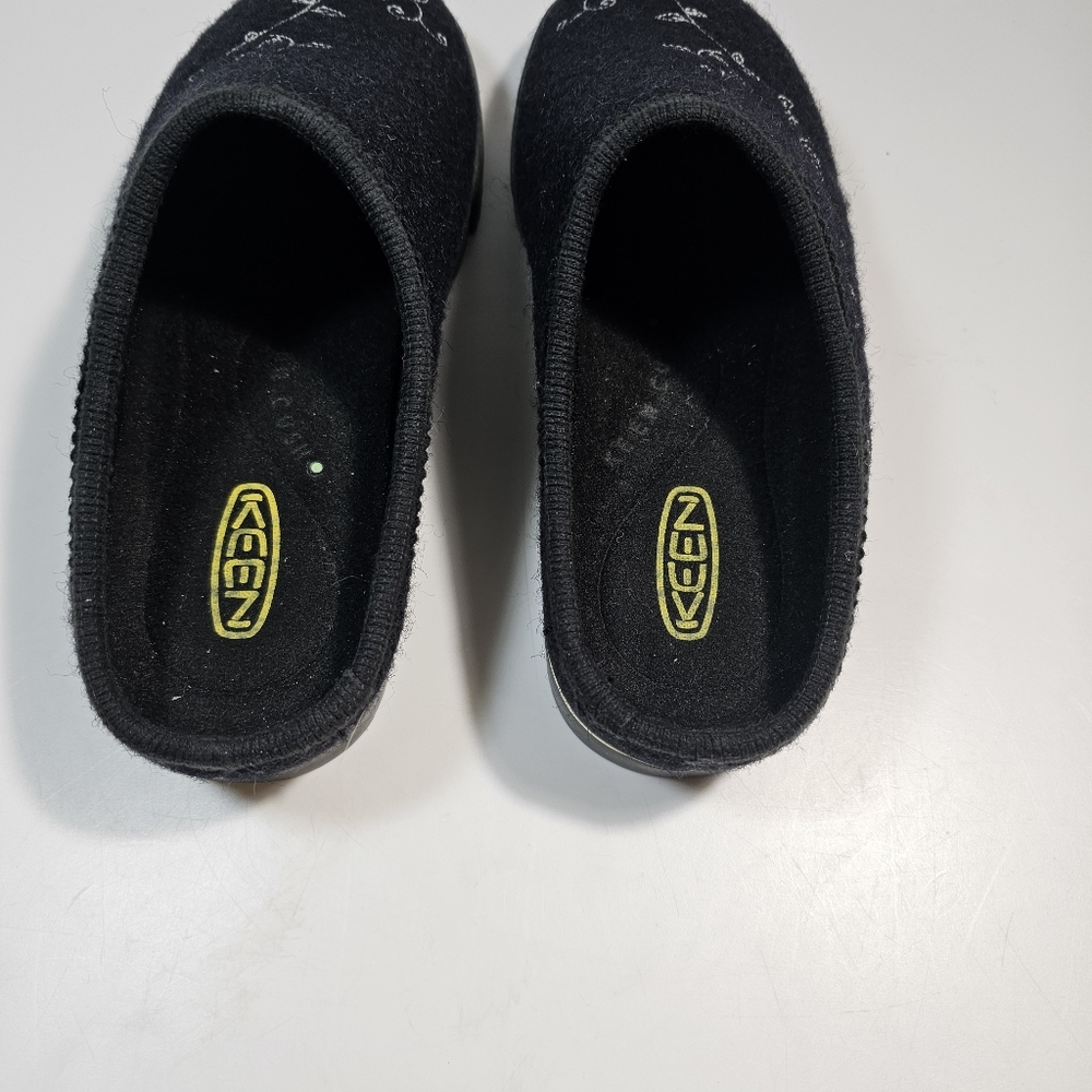Keen Black Slip-On Slippers with White Embroidered Vines - Picture 8 of 8